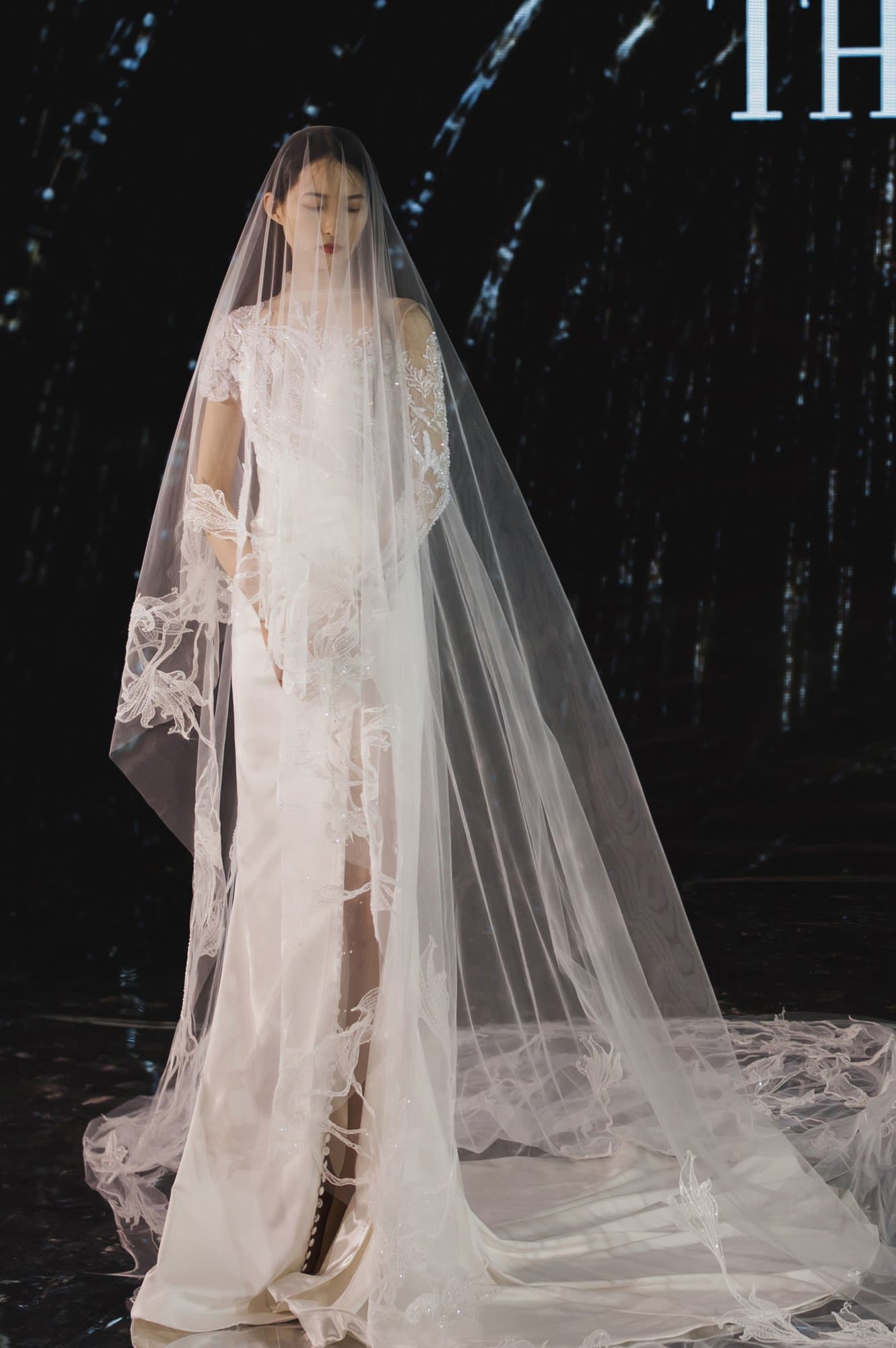 ASYMMETRIC MERMAID WEDDING DRESS